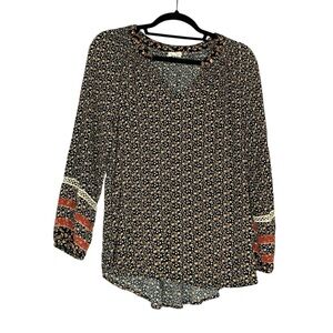 Mason & Belle black floral split vneck boho‎ blouse. Size L